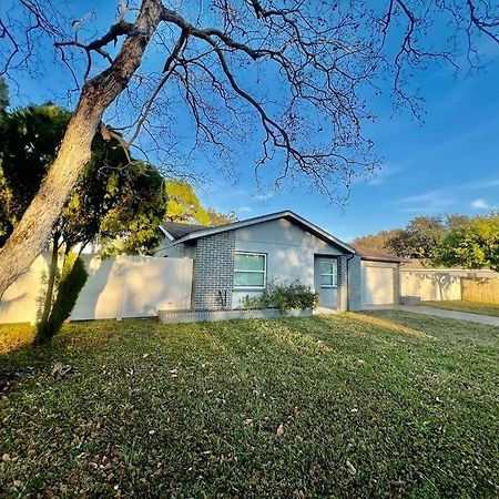 Pinebrook Home Close To Beach Largo Bagian luar foto